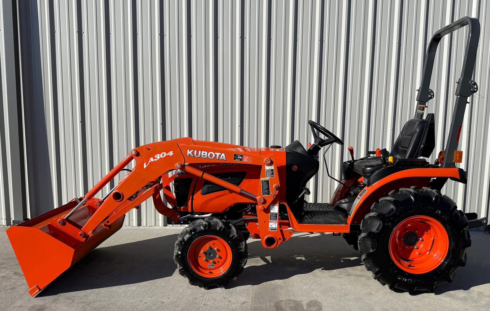 HJGSAA 2019 Kubota B2320 With Quick Attach Loader & Pin On Bucket, 469 Hours! 4x4, 23 HP Diesel Engine, 540 PTO - Image 1